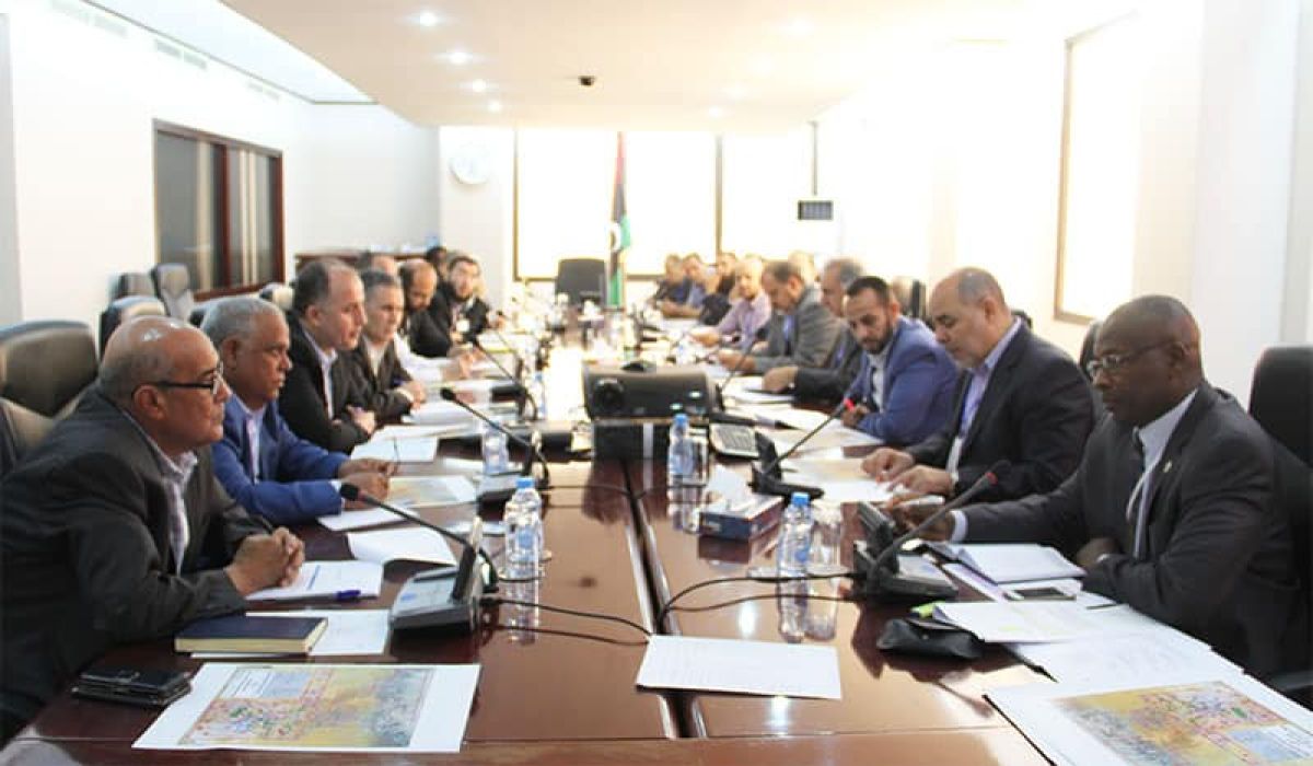 المؤسسة الوطنية للنفط تبحث تطوير حقل شمال الحمادة بحوض غدامس