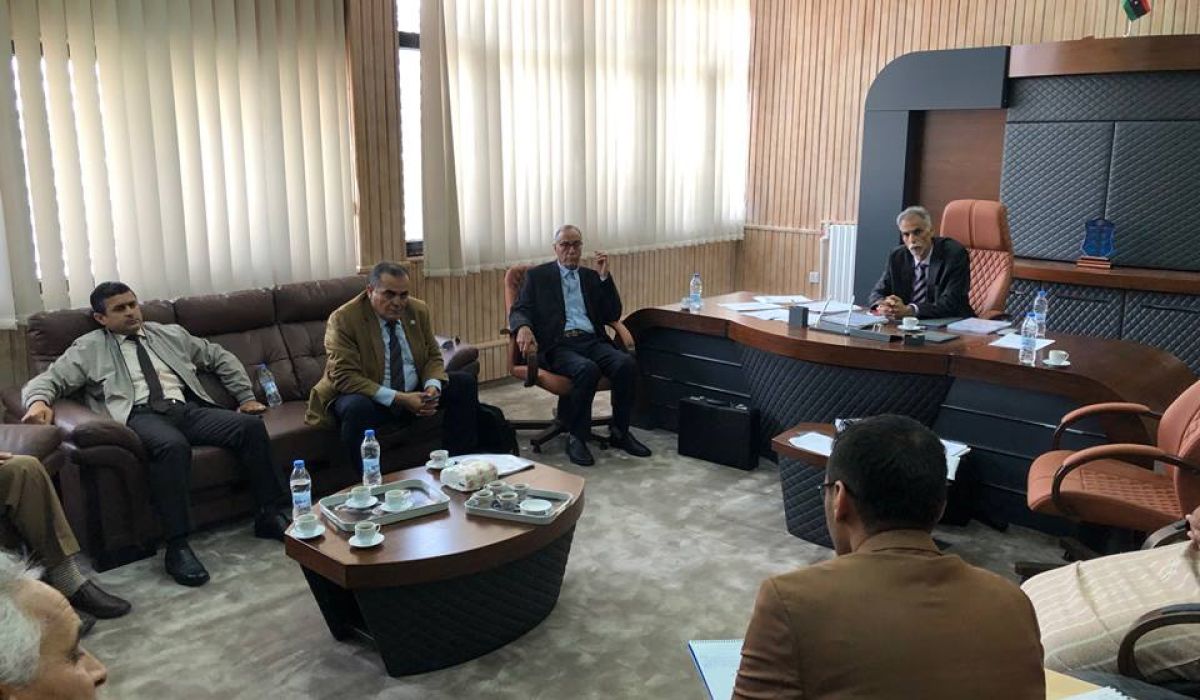 مدير مصلحة الضرائب يجتمع بمسؤولي المصرف التجاري الوطني