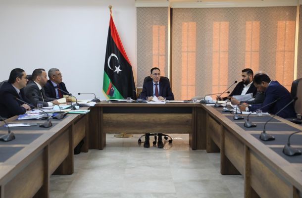 الكشر يوقّع على صرف مرتبات موظفين عدد من الجهات ببلدية ترهونة
