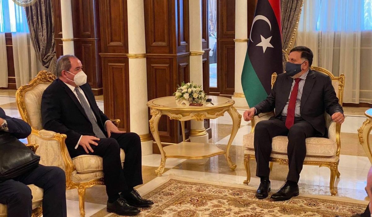 السراج يناقش مع وزير خارجية الجزائر تطوير التعاون في عدة مجالات حيوية