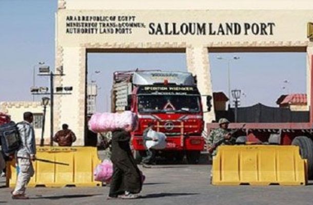 970 شاحنةً من البضائع المصرية تحط رحالها في ليبيا خلال أقل من شهر ...
