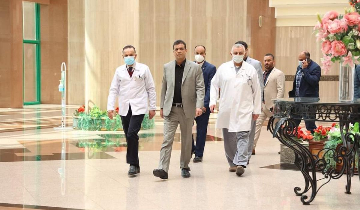 "أبو جناح" يناقش مسألة تسديد الديون المستحقة للمركز الطبي العالمي بالعاصمة المصرية القاهرة