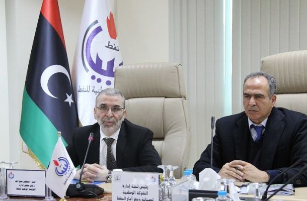 بلدية بنغازي تواصل تسليك وتنظيف شوارع المدينة من مياه الامطار