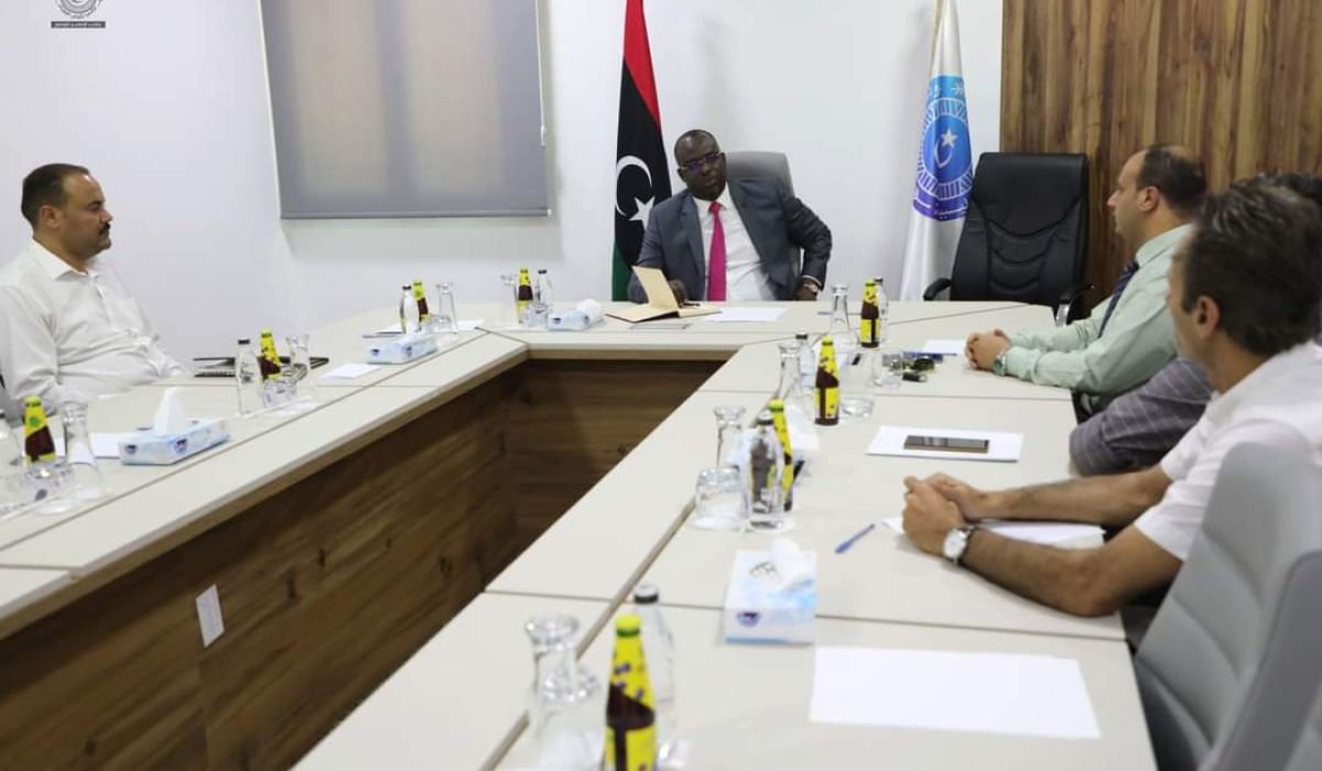 وزير الدولة لشؤون الهجرة غير الشرعية يجتمع مع رئيس الهيئة الليبية للإغاثة والمساعدات الانسانية