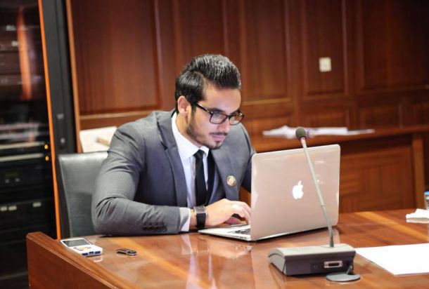 الفيتوري : المركزي يتحمل المسؤولية في أزمة السيولة وتدني قيمة الدينار