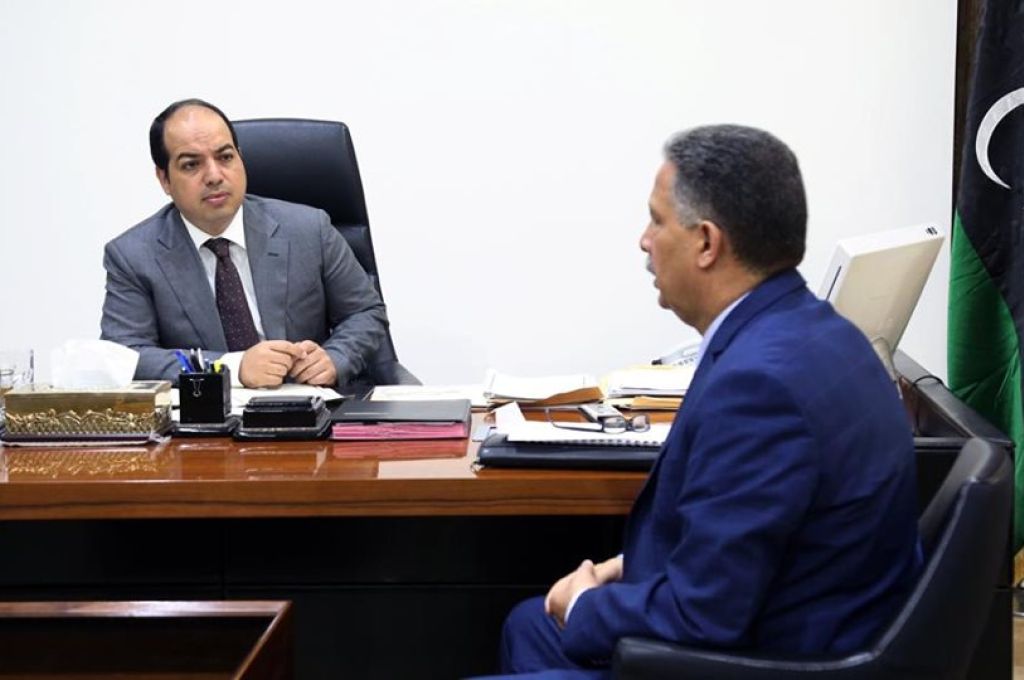 "عبد المجيد حمزة" يناقش مستجدات محطة أوباري الغازية
