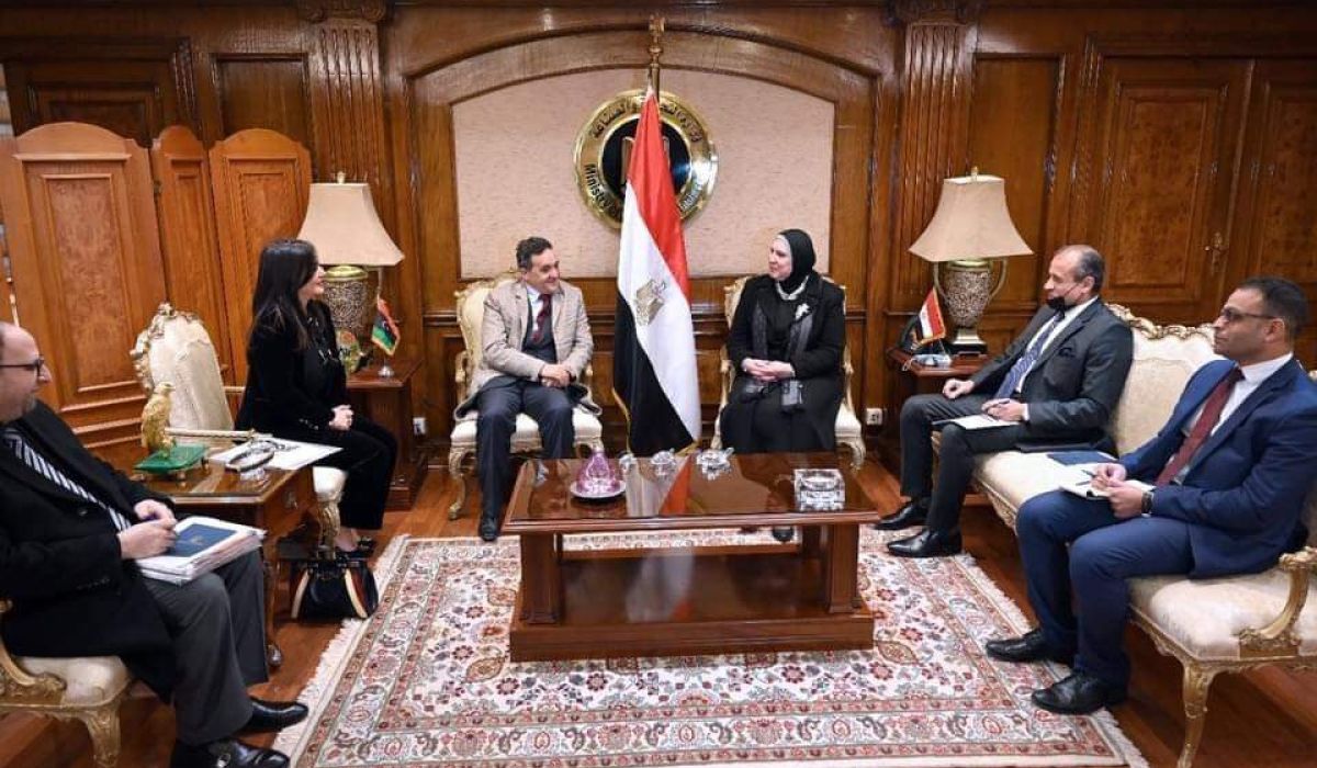 الغويل يبحث سبل تعزيز العلاقات التجارية والاستثمارية والصناعية بين مصر وليبيا
