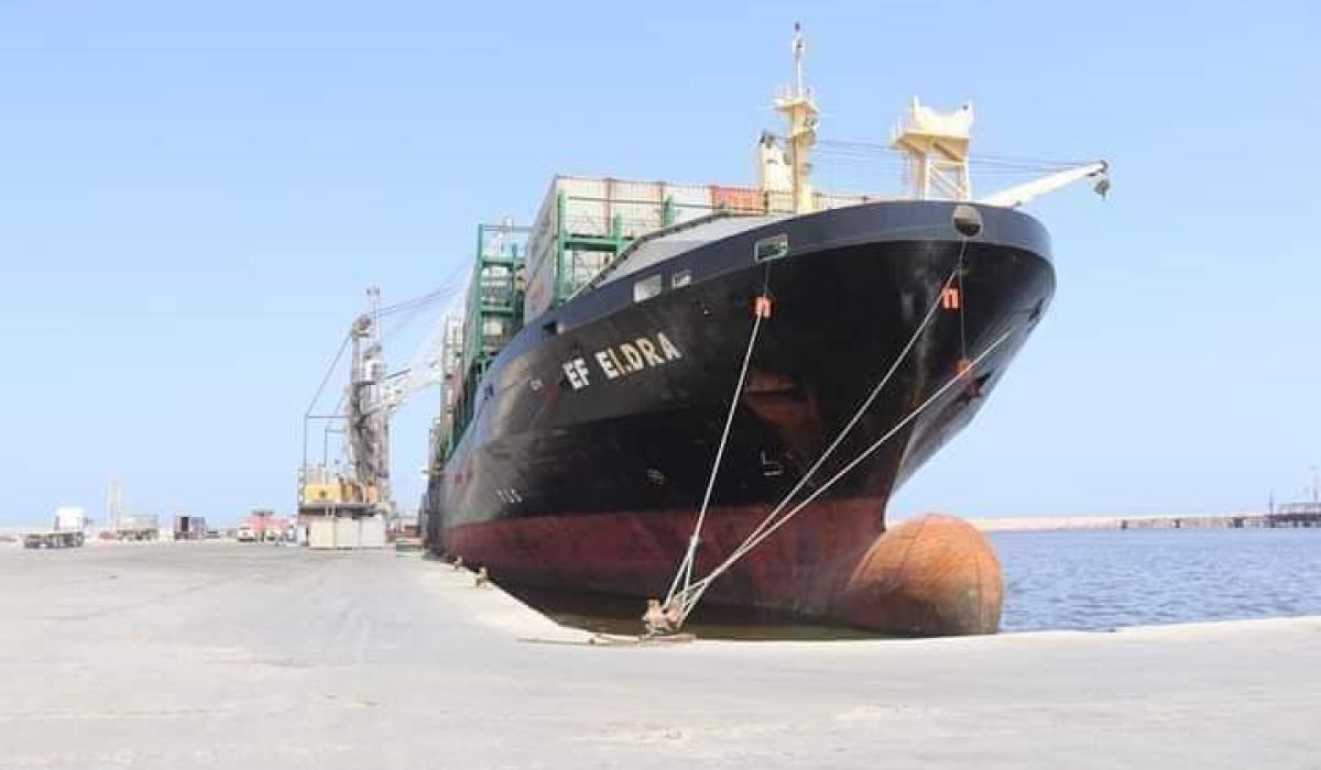 ميناء بنغازي البحري يستقبل مجموعة من السفن محملة بالبضائع