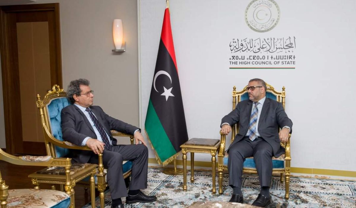 المشري يلتقي مع وزير النفط والغاز لمناقشة مستجدات قطاع النفط