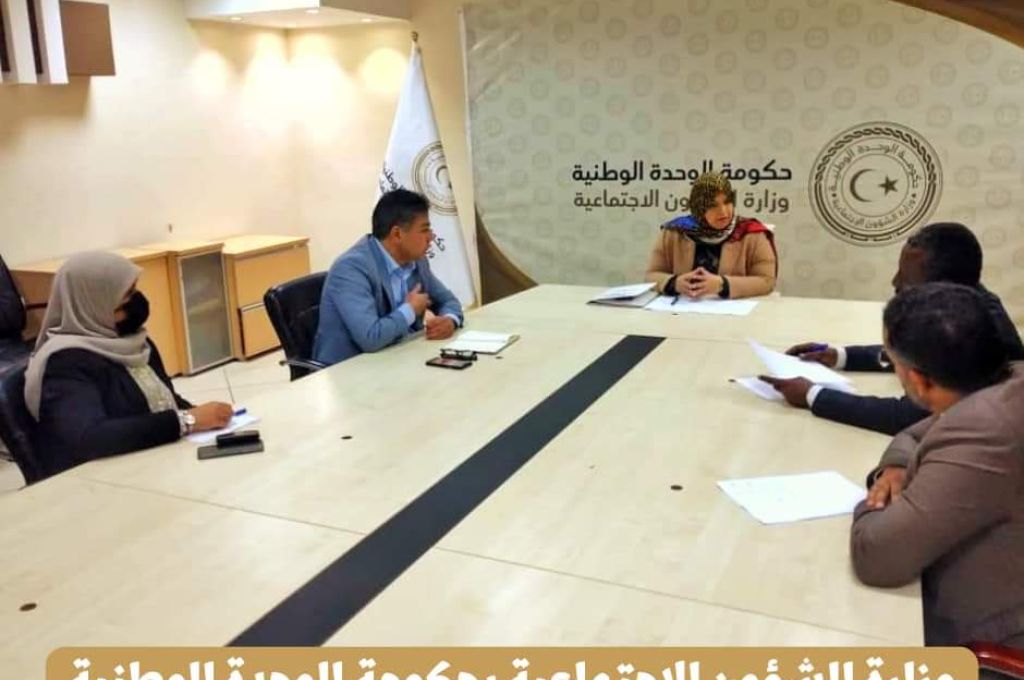 "الكيلاني" تؤكد على صرف منح المهجرين بعدة مناطق