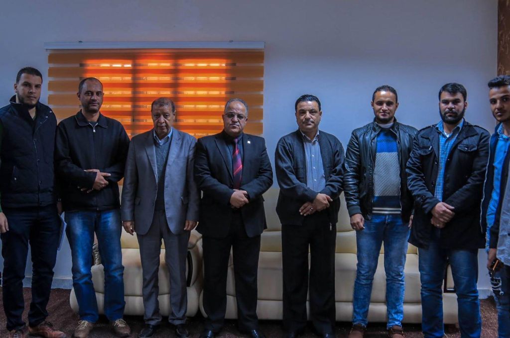 بلدي البيضاء يُسلم أدوات سلامة لشركة المياه