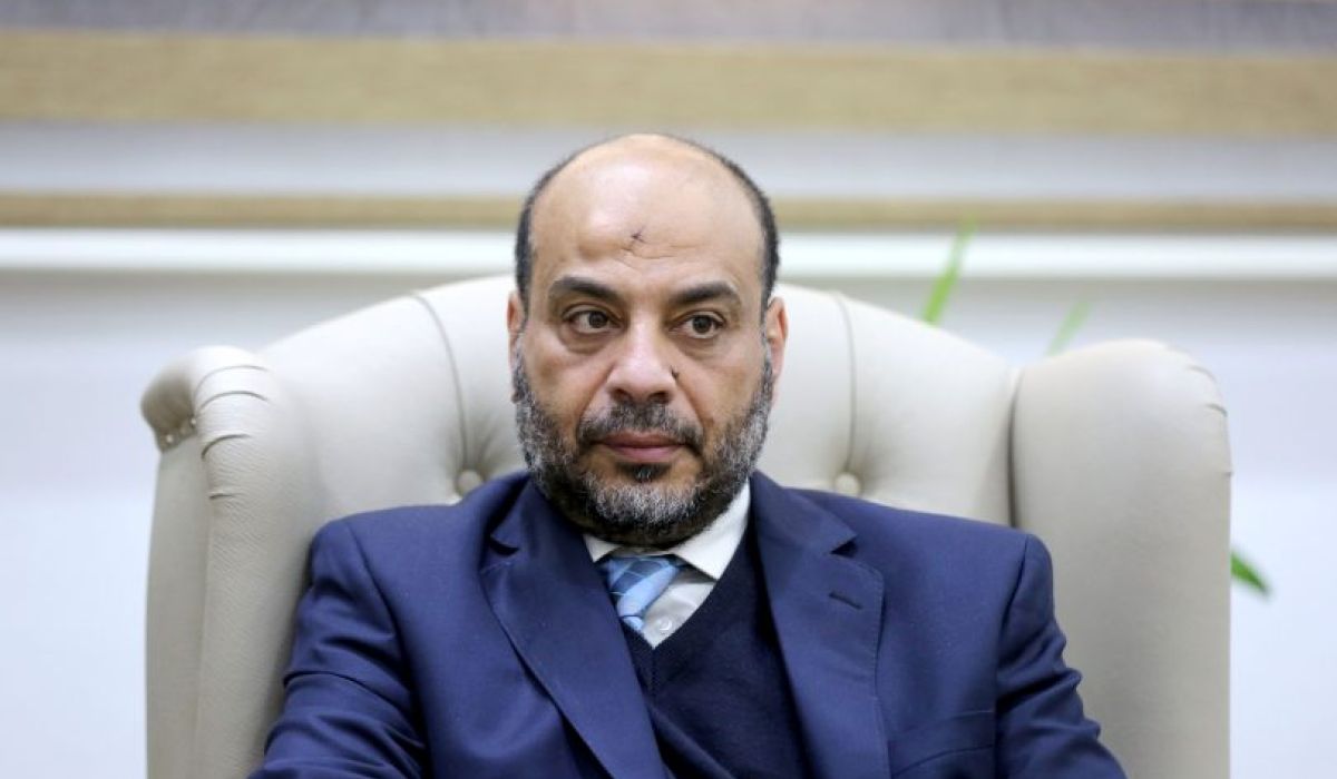 وزير الصناعة بالمؤقتة يدرس التعاون مع السفير السوري