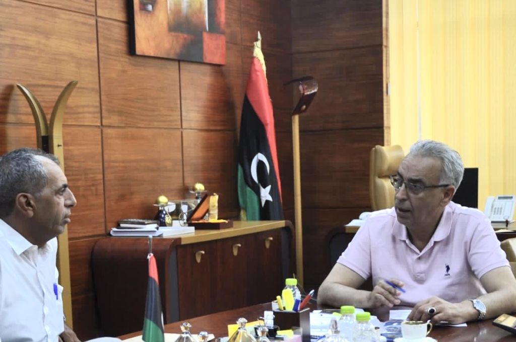 "القطراني" يؤكد على ضرورة متابعة ملف بلدية سلوق والمشاريع المتوقفة بالمنطقة