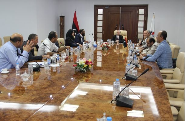 الوطنية للنفط تناقش مشاريع التطوير وأوضاع العاملين بشركة مليته مع شركة ايني