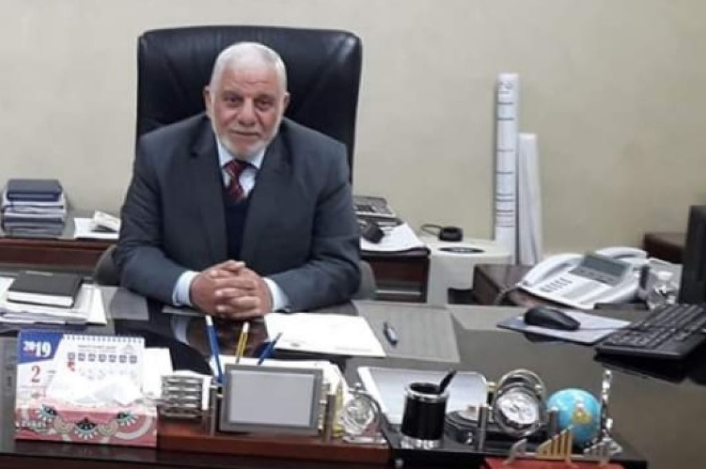 مراقب حقل النافورة يناقش كيفية إيجاد حل لاستمرار إمدادات المياه للحقل