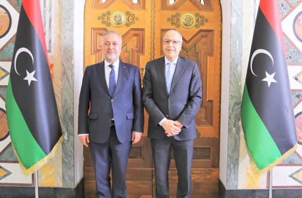 بلدية الكفرة تتفق مع مراقب الاقتصاد والتجارة وجهاز الحرس البلدي على وضع تسعيرة مناسبة للخضروات بالمدينة