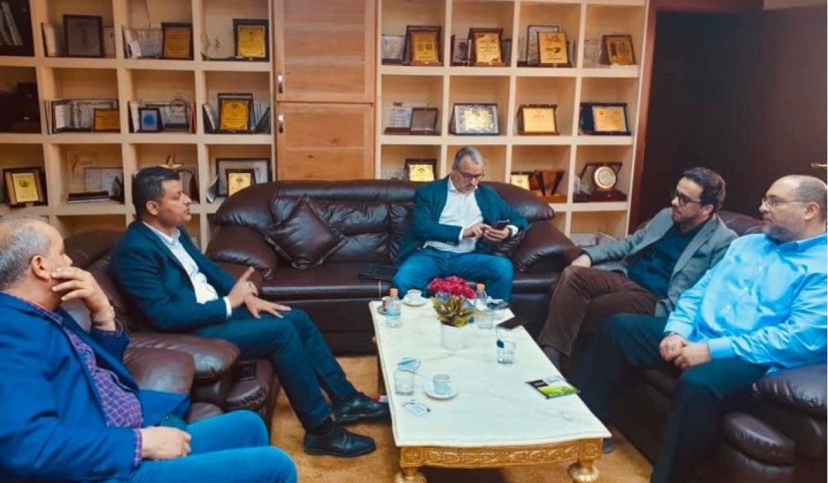 القابضة للاتصالات تقدم مساعدات مادية للمتضررين ببلدية أبو سليم