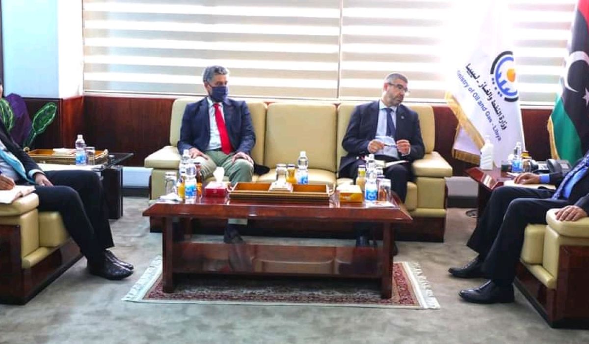 عون يجتمع مع سفير بعثة الإتحاد الأوروبي لمناقشة التعاون ثنائي بمجال النفط والغاز