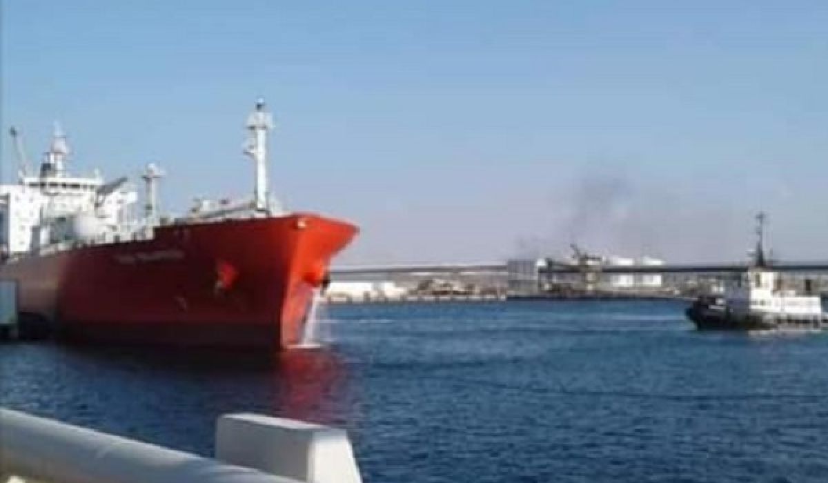 دخول أولى الناقلات للموانيء النفطية