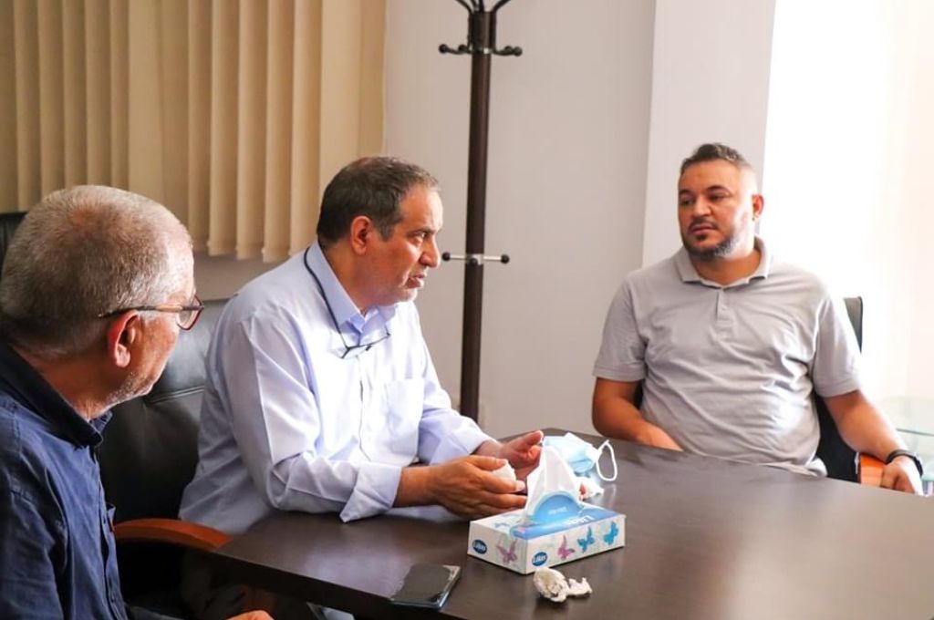 رئيس مصلحة التسجيل العقاري يعاين الأضرار التي حصلت بمبنى فرع طرابلس