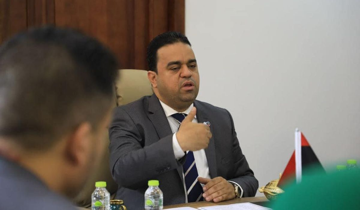 العابد يصدر قراراً بإحالة بيانات عدد من موظفي وزارة التعليم للإفراج عن مرتباتهم