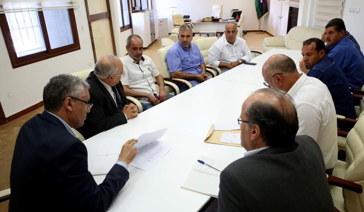 بلدي الزاوية يستعرض المشاكل التي تواجه شركة الخدمات العامة بالزاوية