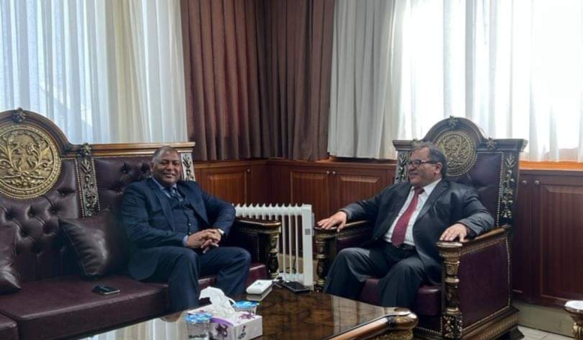 مرتبات الموظفين والمعيدين وأعضاء هيئة التدريس بالجامعات والتفويضات المالية الخاصة بالموفدين محور اجتماع "القيب" مع وزير المالية