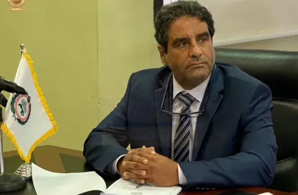 خاص.. "الحاراتي": على المحافظ أن لا ينتهج سياسة انتقامية بوقف منظومة حجز الدولار للأغراض الشخصية والاعتمادات