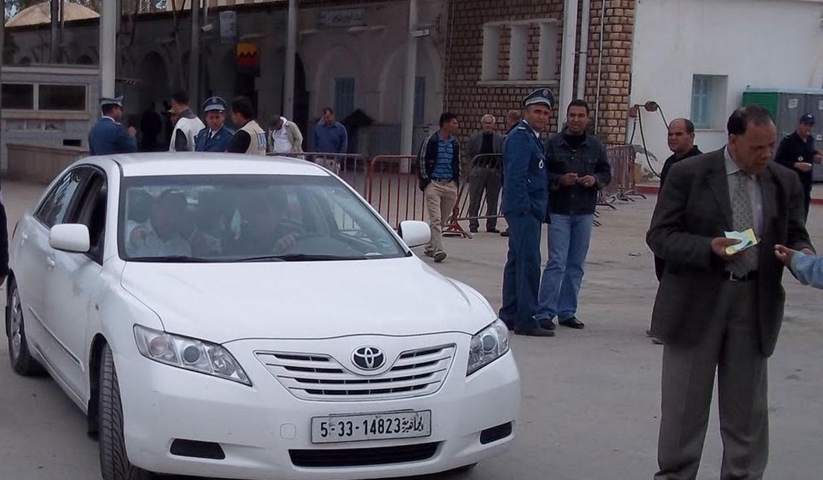 السلطات المصرية تسمح لليبيين المقيمين في مصر بتجديد تصاريح سياراتهم