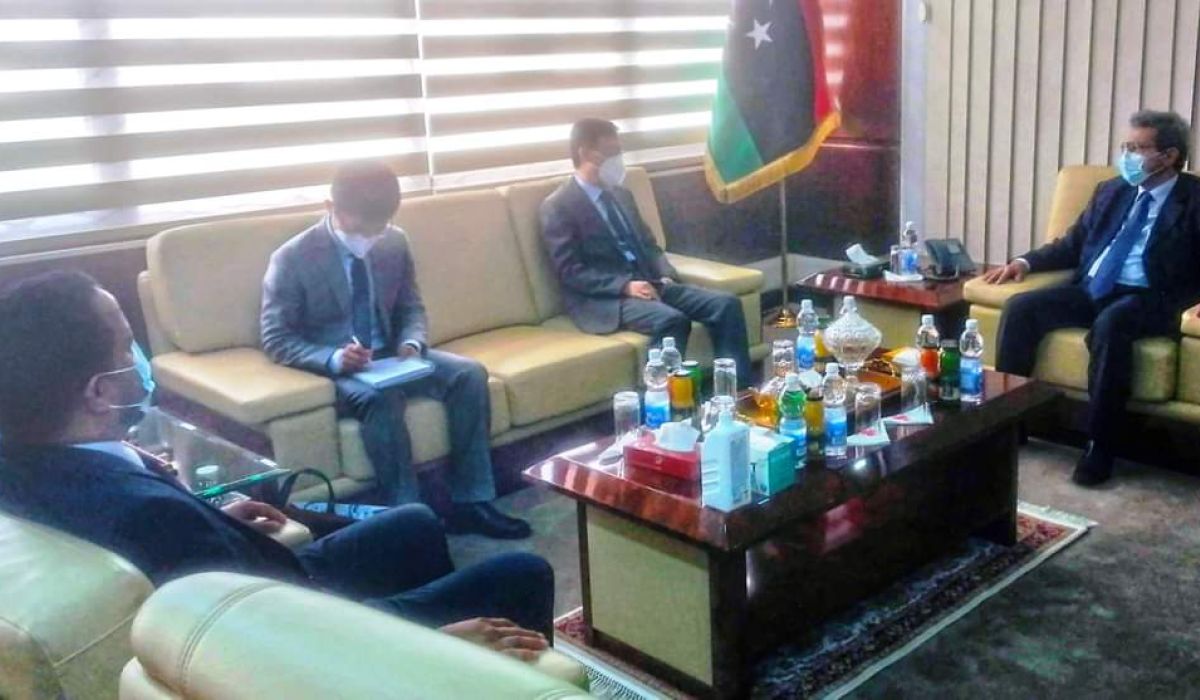 وزير النفط والغاز يبحث مع سفير الصين لدى ليبيا إمكانية عودة الشركات الصينية