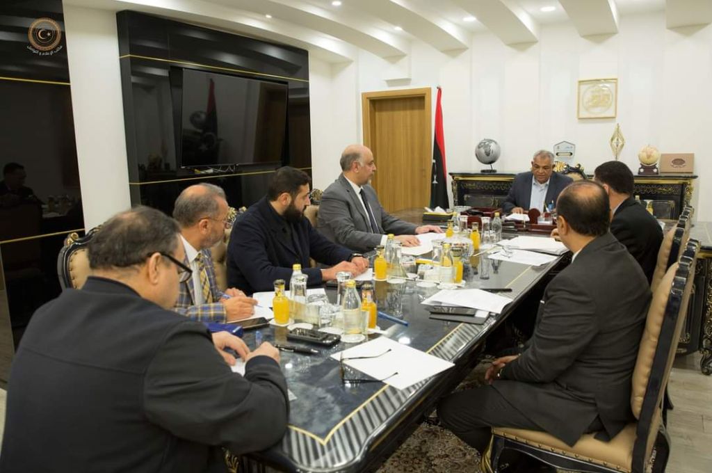 "القطراني" يبحث كيفية حلحلة المشاكل التي تواجه شركات الخدمات العامة للنظافة