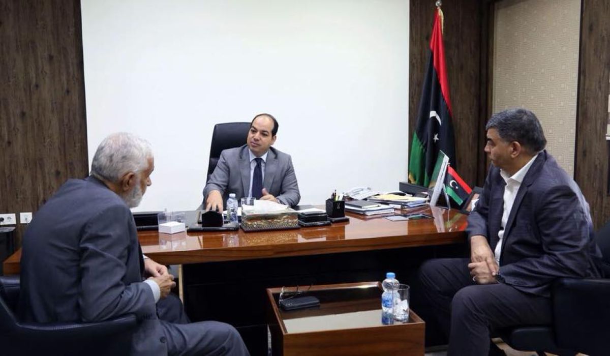 معيتيق يناقش مع وزيري الخارجية والداخلية كيفية الحد من ظاهرة التهريب