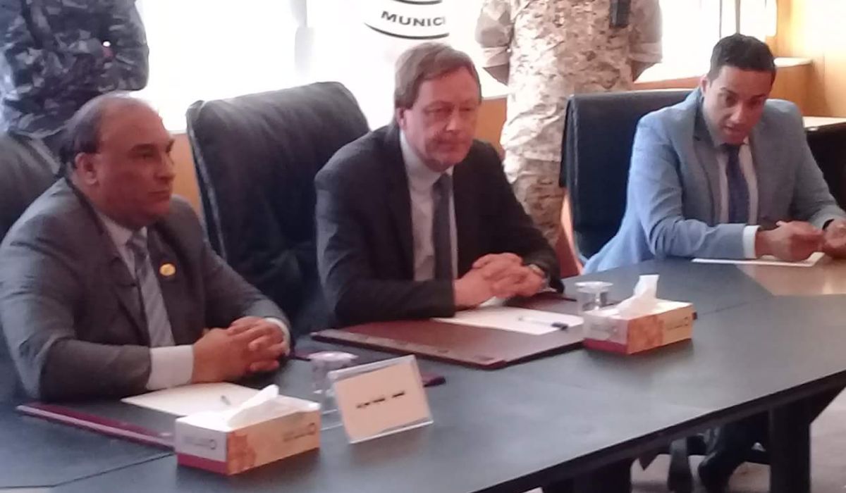 عميد بلدية سرت يناقش مع السفير البريطاني الأضرار التي تعرضت لها المدينة