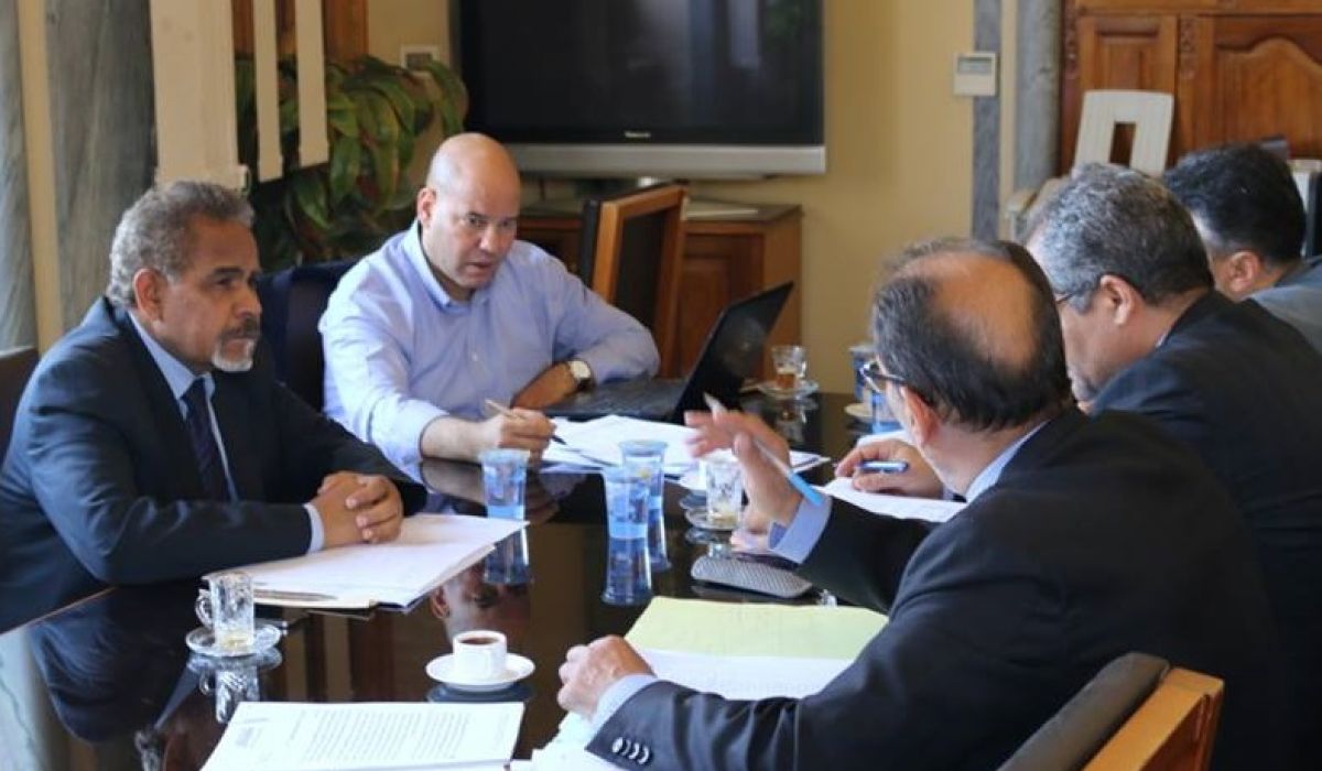 المجبري يناقش مع مسؤولي المصرف المركزي الترتيبات المالية لعام 2018