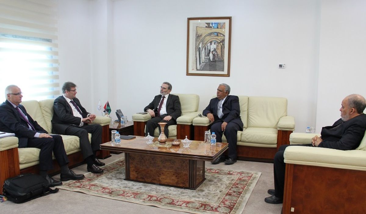 صنع الله يلتقي وفد شركة "أو إم في" النمساوية