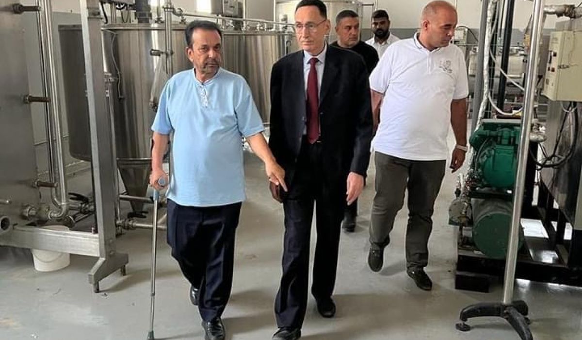 خلال زيارته إلى شركة الريان الوطنية لصناعة وتعبئة المياه والمشروبات.. "الحويج" يؤكد على تشجيع الوزارة للقطاع الخاص