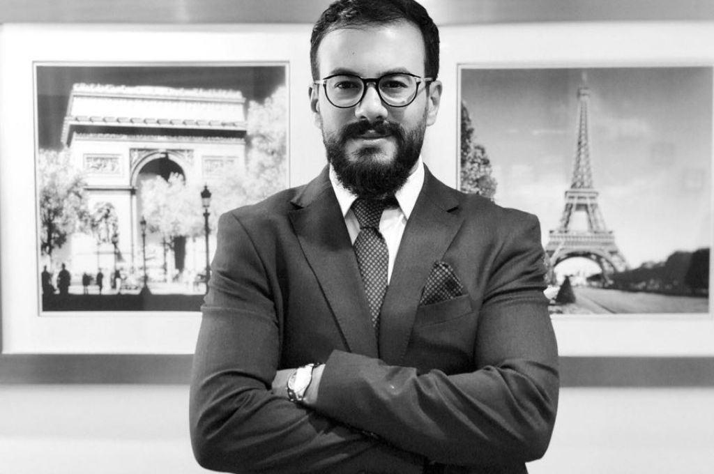 احتراق خزان بنزين بمستودع طريق المطار بطرابلس بعد استهدافه بقذيفة هاون