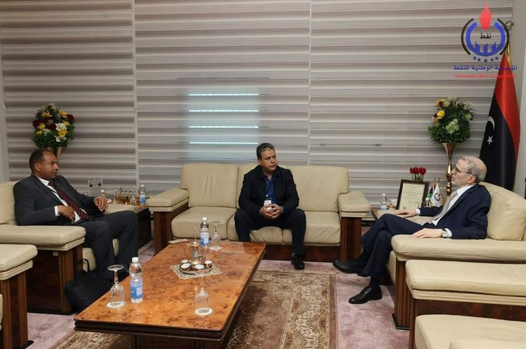 المكلف بمهام القائم بالأعمال بالسفارة الليبية بروما يعقد اجتماعاً هاماً حيال عدة مواضيع