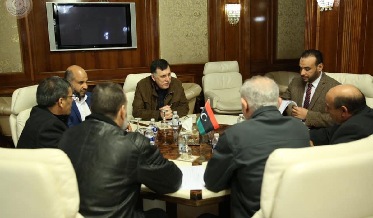 السراج يبحث نتائج عمل اللجنة المشكلة لدراسة مرتبات الكوادر الطبية تمهيدا لصياغة قرار لتحسين مرتباتهم