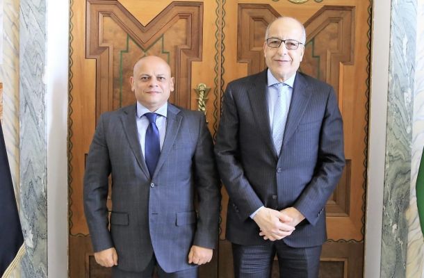 عاجل.. المركزي يفصح لصدى بدء اصدار وشحن بطاقات 100 ألف دولار.. وهذه التفاصيل