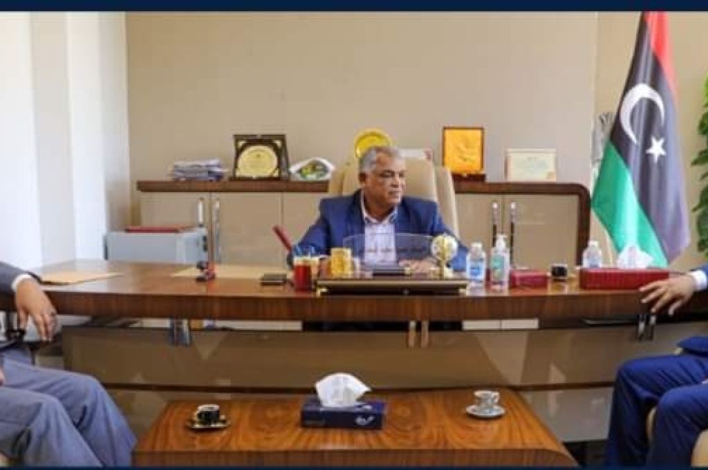 العمل والتأهيل تستلم أعمال لجنة التعيينات الصادرة عن الحكومة الليبية المؤقتة