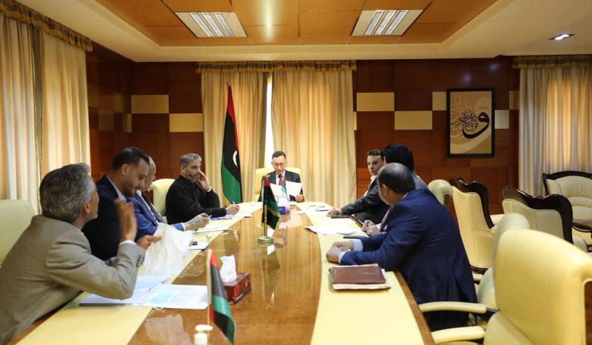 وزير الاقتصاد والتجارة يجتمع مع لجنة إيجاد أسواق الاستيراد البديلة
