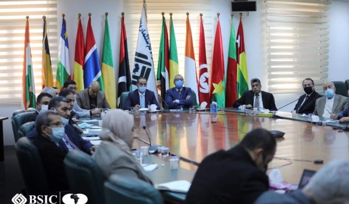 اجتماع لمناقشة تقرير إدارة الامتثال بالإدارة العامة لمصرف الساحل والصحراء للاستثمار والتجارة
