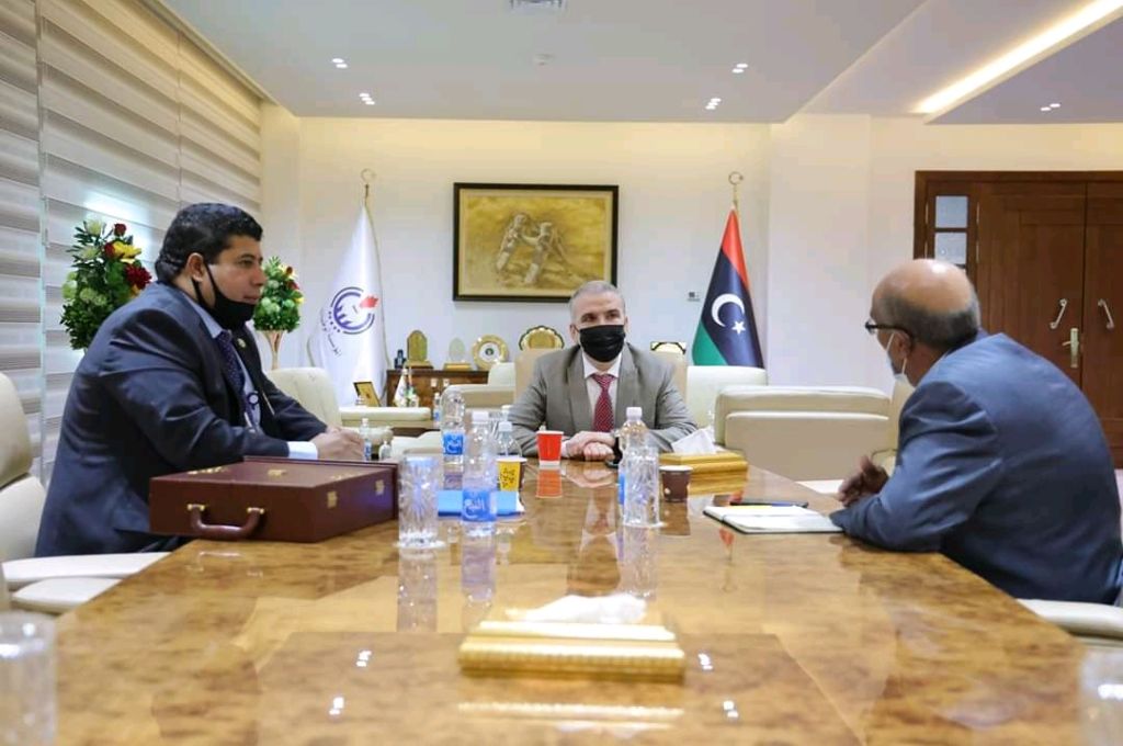 خاص..تاجر عملة يكشف لصحيفة صدى من المتسبب الرئيسي بإرتفاع الدولار بالسوق الموازي !