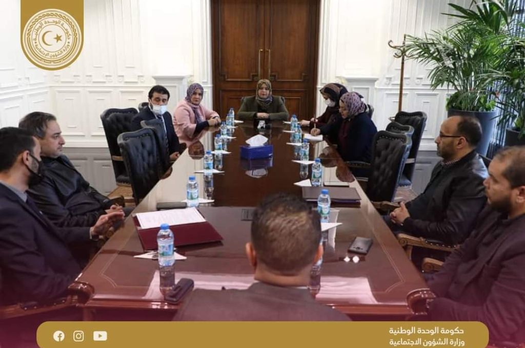"الزيات" يعلن الإفراج عن شحنات لقاح كورونا نوع (فايزر)