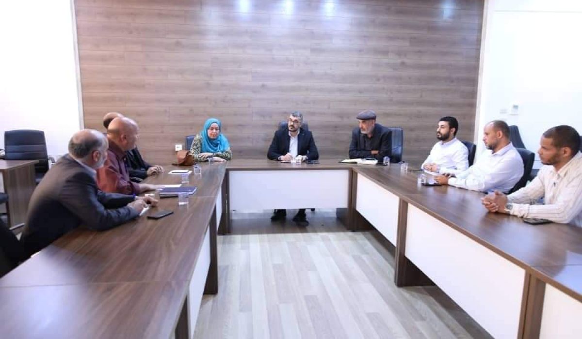 الحكم المحلي تبحث مع عميد بلدية حي الأندلس ملف النظافة والبنية التحتية والمشاريع المتوقفة بالبلدية