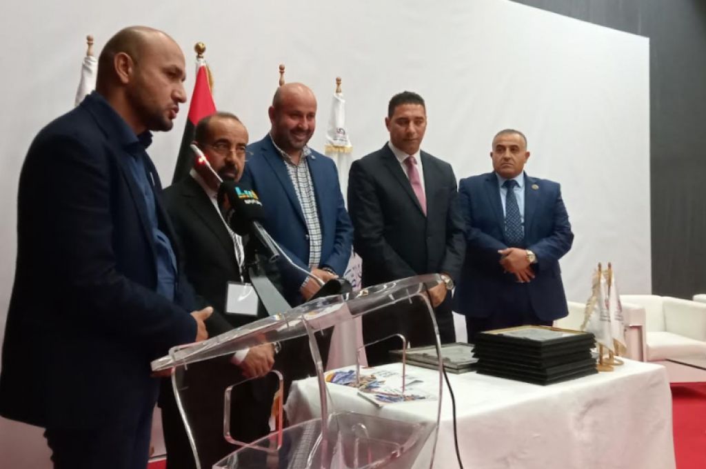 ديوان المحاسبة يعقد اجتماعاً دورياً لمتابعة سير العمل بالإدارات والمكاتب التابعه له