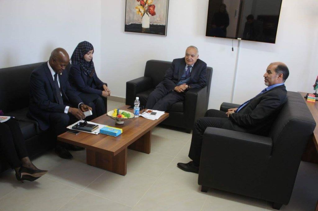 وزير العمل يجتمع مع وفد المنظمة الدولية للهجرة بطرابلس