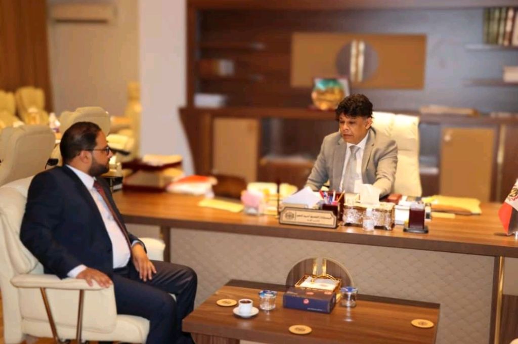 خاص..حسني بي يعلق على ما تداول حيال عدم قبول المركزي فئتي 20-50 من العملة
