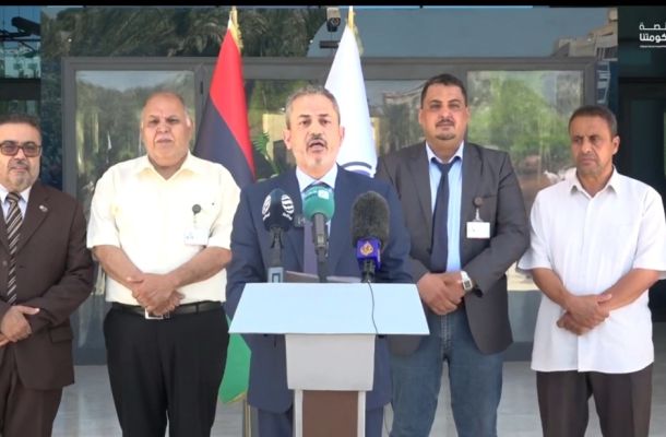 بعد استلامه لمهامه.. بن قدارة يلتقي وزير المالية لمناقشة عدد من الملفات الاقتصادية المشتركة